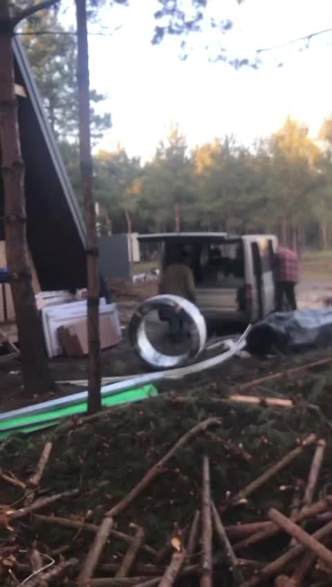Завезення будівельних матеріалів на об'єкт у лісовій зоні